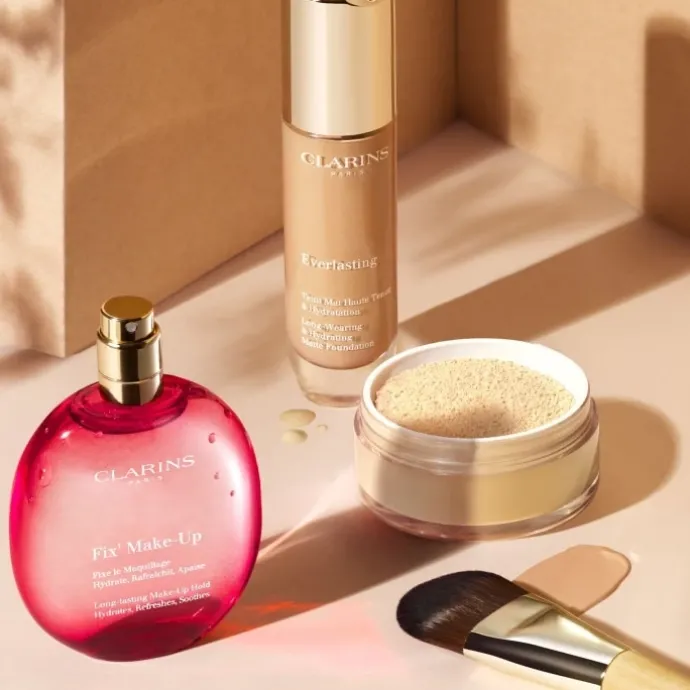 CLARINSEver Matte Loose Powder Poudre libre matifiante infusée au lait de pêcher